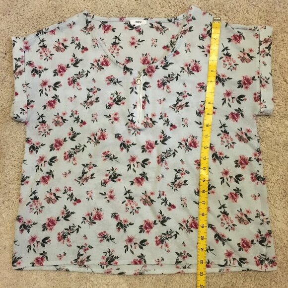 Grey Ditzy Floral Boxy Rolled Cuff Zipper Collar Crepey Top - Picture 15 of 15